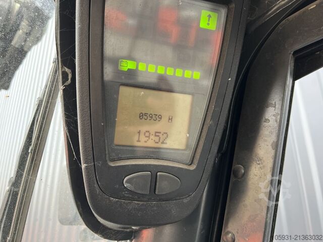 Elektryczny wózek widłowy 3 kołowy Linde E16-02