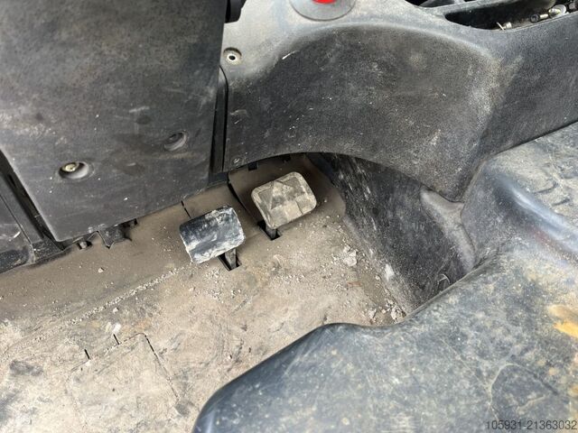 Elektryczny wózek widłowy 3 kołowy Linde E16-02