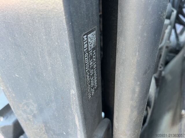 Elektryczny wózek widłowy 3 kołowy Linde E18-02