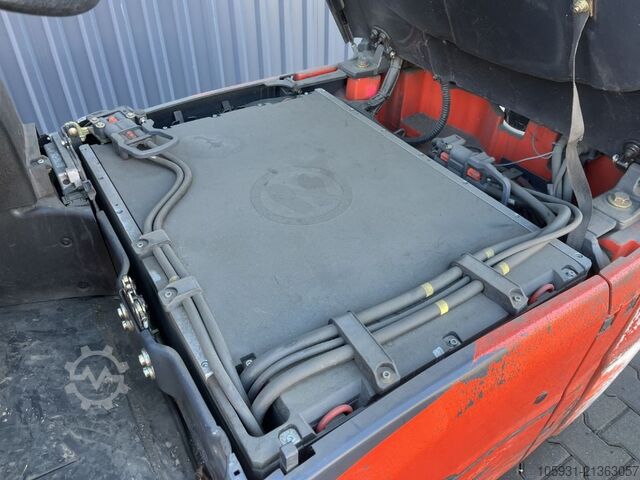 Elektryczny wózek widłowy 3 kołowy Linde E18-02