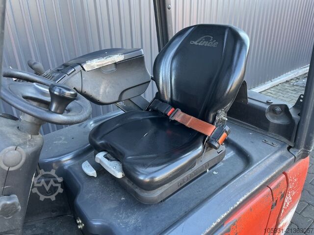 Elektryczny wózek widłowy 3 kołowy Linde E18-02