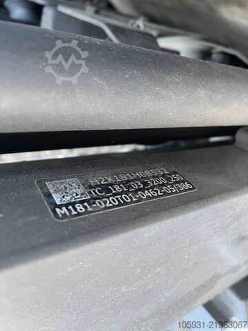 Elektryczny wózek widłowy 3 kołowy Linde E18-02