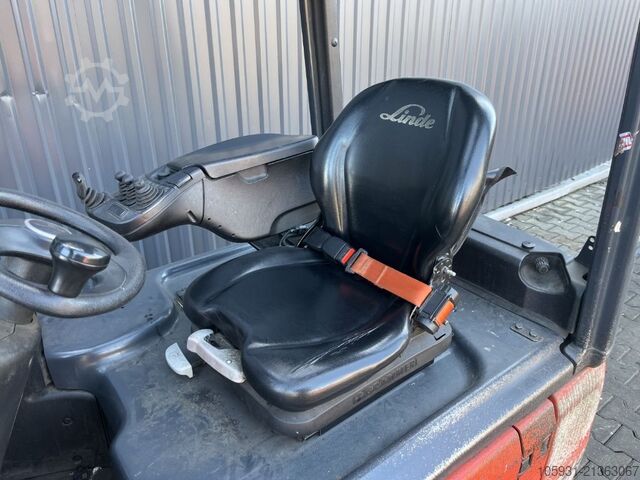 Elektryczny wózek widłowy 3 kołowy Linde E18-02