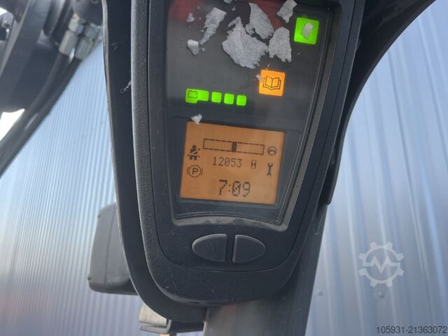 Elektryczny wózek widłowy 3 kołowy Linde E18-02