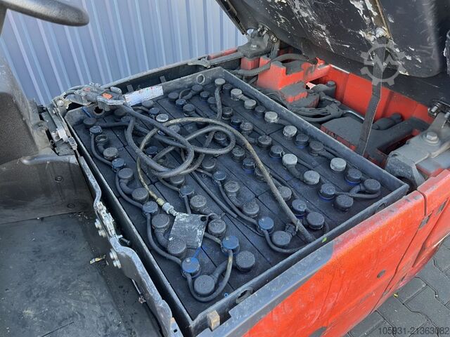 Elektryczny wózek widłowy 4-kołowy Linde E16P-02