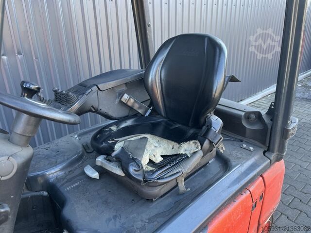 Elektryczny wózek widłowy 4-kołowy Linde E16P-02