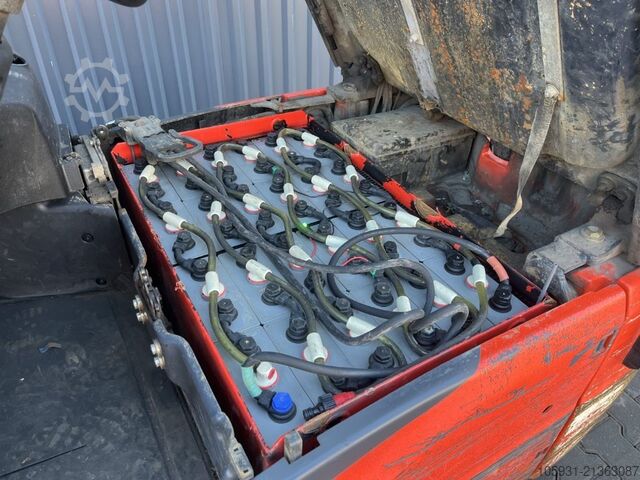 Elektryczny wózek widłowy 3 kołowy Linde E16C-02