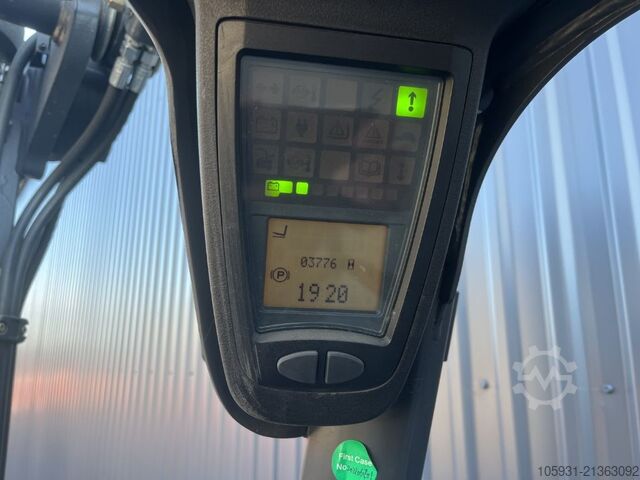 Elektryczny wózek widłowy 3 kołowy Linde E16C-01