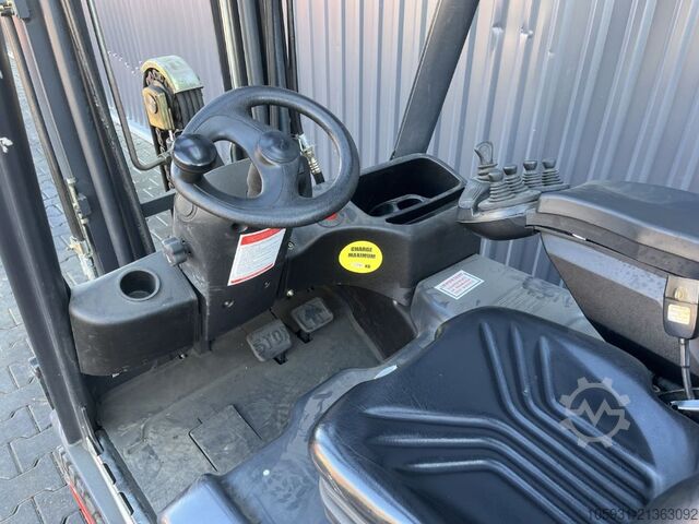 Elektryczny wózek widłowy 3 kołowy Linde E16C-01