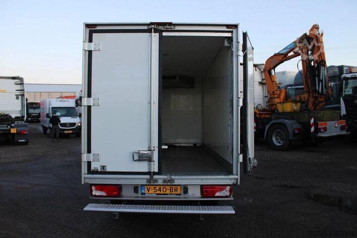 Vỏ tủ lạnh Mercedes-Benz Sprinter 316 + THERMO KING