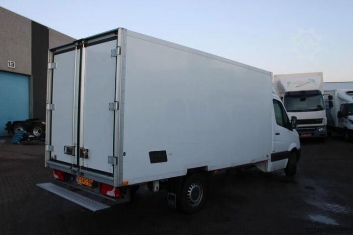 Vỏ tủ lạnh Mercedes-Benz Sprinter 316 + THERMO KING