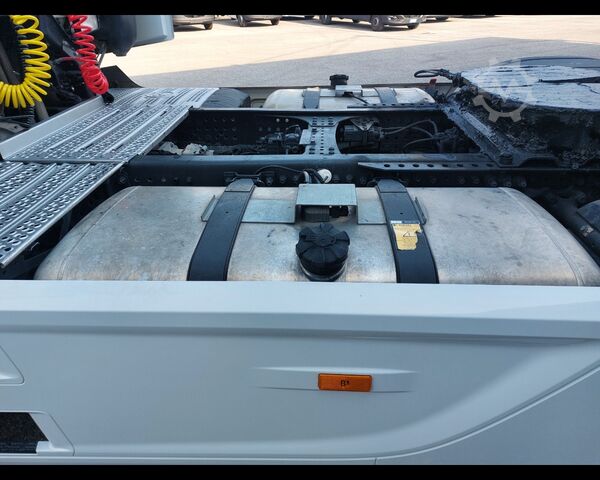 יחידת גרר סטנדרטית MERCEDES-BENZ Actros L 18 4x2 - Actros L 1848 LS 4x2