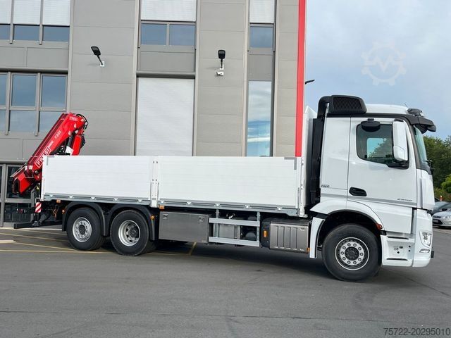Camión de plataforma MERCEDES-BENZ ACTROS 5S M-FHS 6x2 PALFINGER/FASSI AUF LAGER!