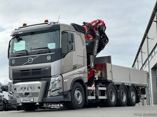 Crane yang terpasang pada truk VOLVO FH 500 8x4 Pritsche mit Fassi F905R.2.7 + JIB