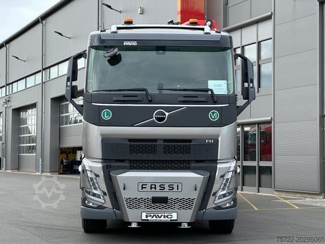 د کرین چې په لاری کې نصب شوی VOLVO FH 500 8x4 Pritsche mit Fassi F905R.2.7 + JIB