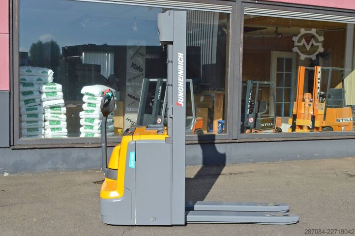 手動スタッカー Jungheinrich EJC 216z