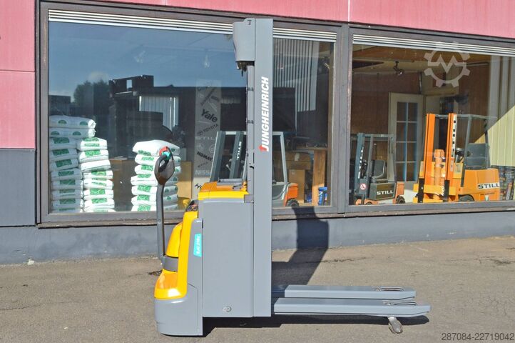 手動スタッカー Jungheinrich EJC 216z