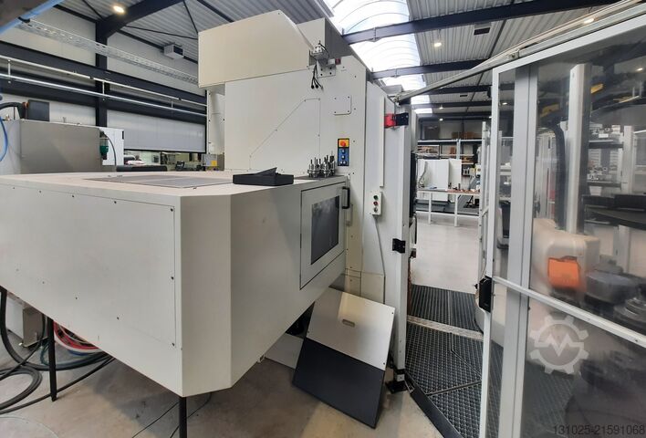 Vertikální obráběcí centrum MAKINO V56-5XB + 3R System robot cell