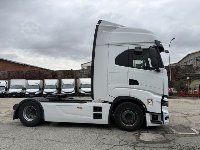 Standard road tractor Iveco sway 480
