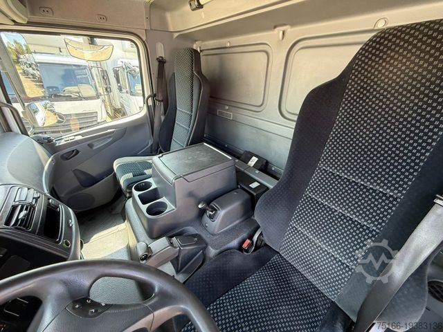 Kælivörubíll MERCEDES-BENZ ATEGO 1522 L Kühlkoffer 7,4 m LBW 2 T*THERMOKING