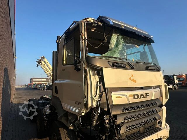 Chassis met cabine DAF CF 530 8X4 CHASSIS CAB  SCHADE/UNFALL/DAMAGE