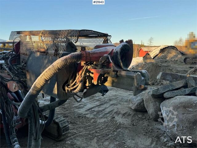 Máquina de perfuração de terras Sandvik Dino DC400RI drilling rig. Overhauled engine and h