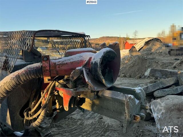 Máquina de perfuração de terras Sandvik Dino DC400RI drilling rig. Overhauled engine and h
