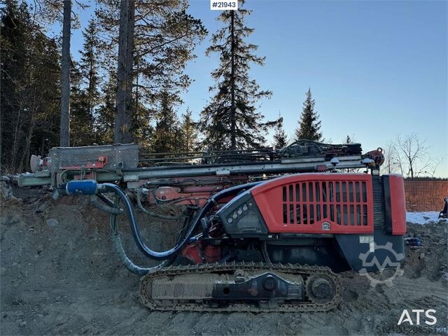 Máquina de perfuração de terras Sandvik Dino DC400RI drilling rig. Overhauled engine and h