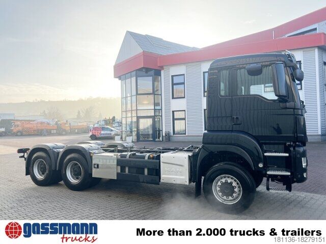 Chassi de caminhão MAN TGS 26.500 6X6 BL, Intarder