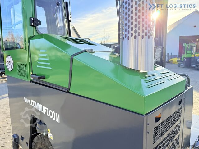 Empilhadeira de quatro direções Combilift C4000 GAS TRIPLEX 6900 FREE-LIFT CABIN