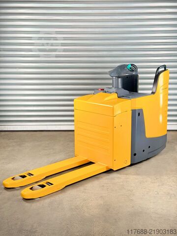 Niederhubwagen-Mitfahrer Jungheinrich ERE 225 - Service Neu - Batterie 80% - Garantie