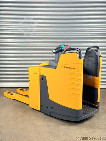 Niederhubwagen-Mitfahrer Jungheinrich ERE 225 - Service Neu - Batterie 80% - Garantie