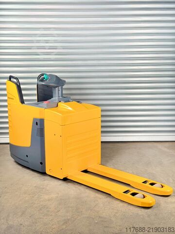 Niederhubwagen-Mitfahrer Jungheinrich ERE 225 - Service Neu - Batterie 80% - Garantie