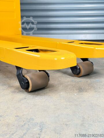 Niederhubwagen-Mitfahrer Jungheinrich ERE 225 - Service Neu - Batterie 80% - Garantie