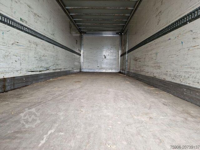 Truk kotak Renault Premium