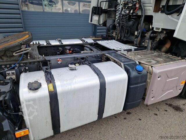 стандартен трактор Renault Gamme T