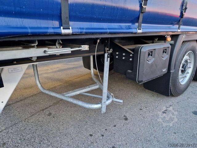 напівпричіп Kässbohrer TAUTLINER