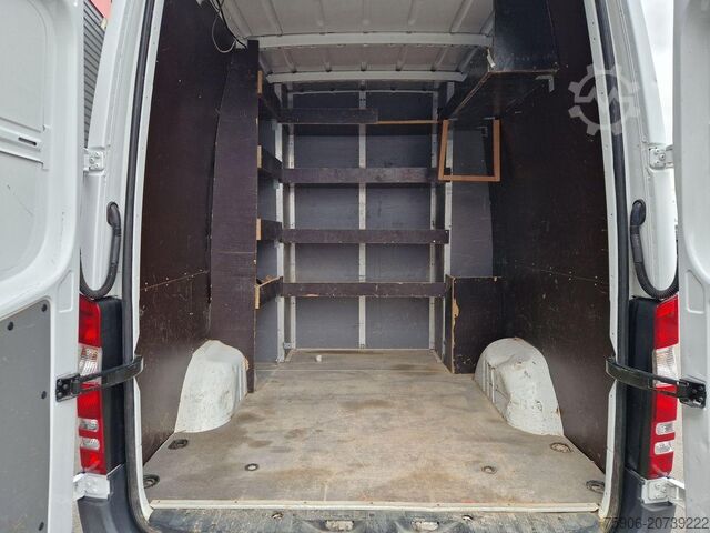 รถตู้ Mercedes Sprinter