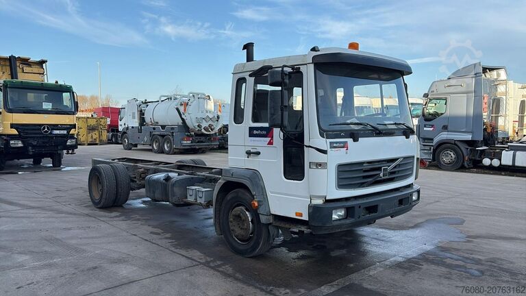 Casis dengan teksi pemandu Volvo FL 220 (BELGIAN TRUCK / BOITE MANUELLE / MANUAL...