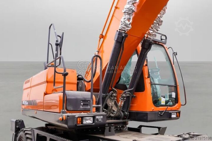Τροχοφόρος εκσκαφέας Develon DX210 WA