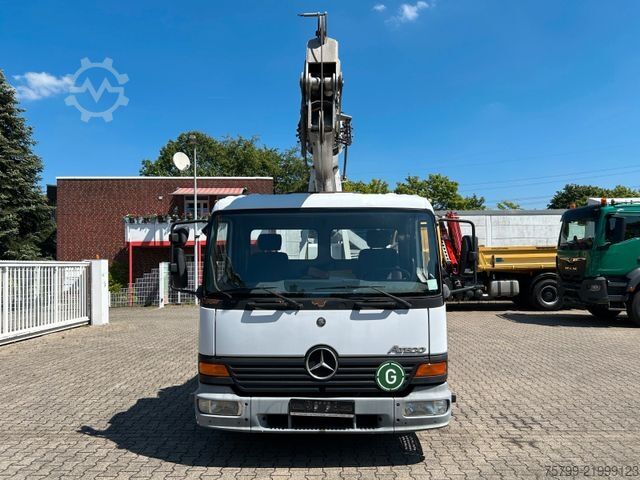 Vrachtwagen met kraanopbouw MERCEDES-BENZ 818 +Böcker AK 32-1200 Dachdeckerkran +Seilwinde