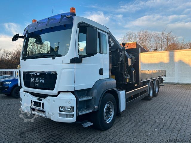 Kuorma-autoon asennettu nosturi MAN 26.360 TGS Pritsche + HIAB 477 Kran 6x4