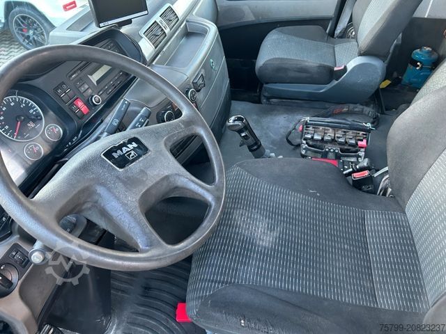 Kuorma-autoon asennettu nosturi MAN 26.360 TGS Pritsche + HIAB 477 Kran 6x4