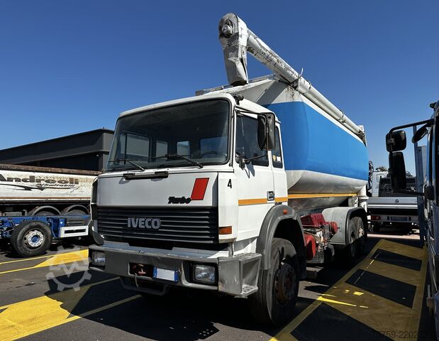 شاحنة صومعة Iveco 190.26 MENCI Granulat/Futter-Silo 30cbm
