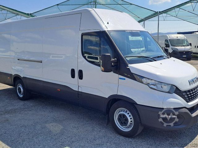 Xe van thùng kín IVECO DAILY 35S16 - 4100