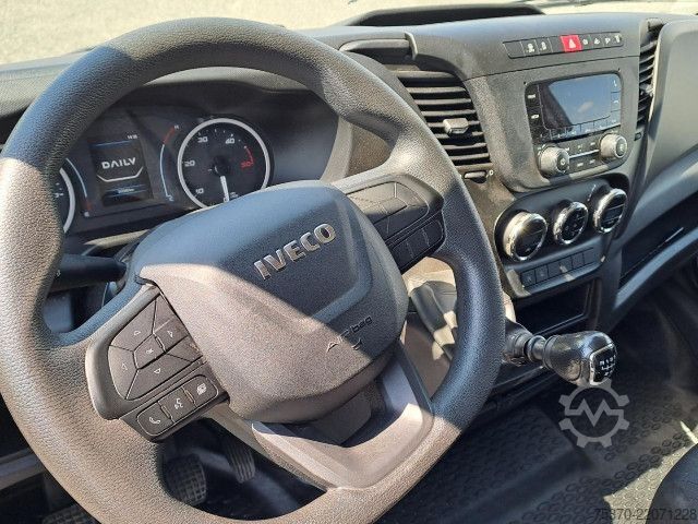 Xe van thùng kín IVECO DAILY 35S16 - 4100