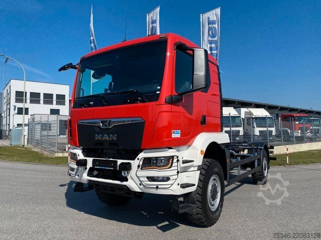 Xe tải chuyên dụng MAN TGM 18.250 4x4 BB/Fahrgestell/3-Sitze/Neu