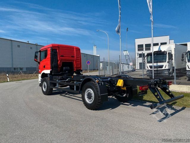 Xe tải chuyên dụng MAN TGM 18.250 4x4 BB/Fahrgestell/3-Sitze/Neu