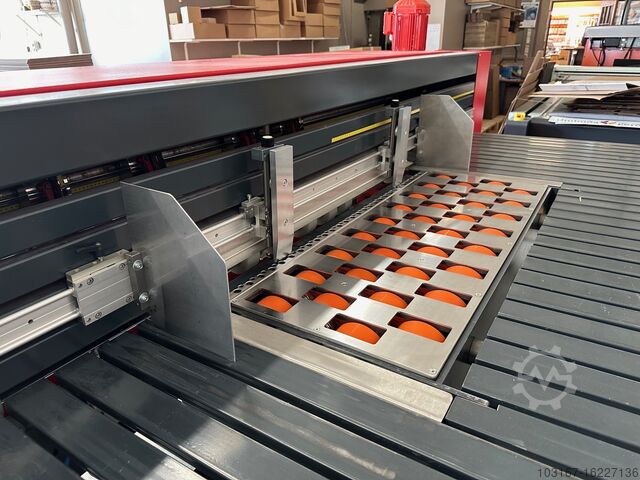 Schlitzmaschine & Kasemacher Kryma SK2800 vacuum slotter