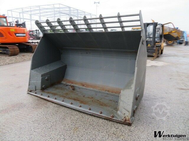 High tipping skip Fixed suspension